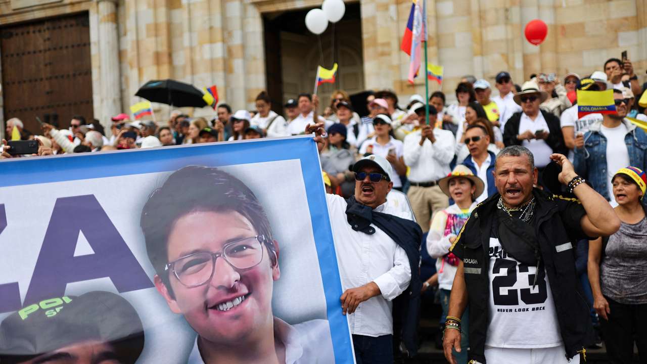 Colombian politicians call for silent marches after attack on Senator Uribe