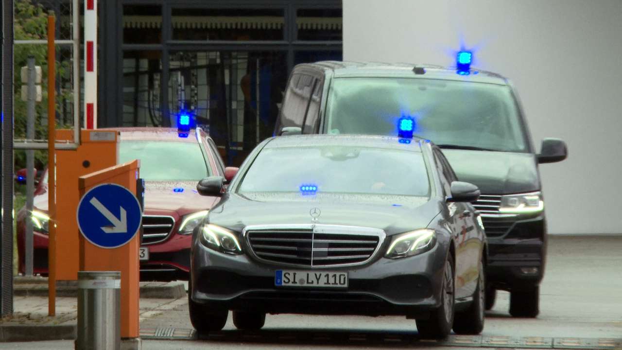 A convoy of police cars leaves the German Federal Public Prosecutor in Karlsruhe