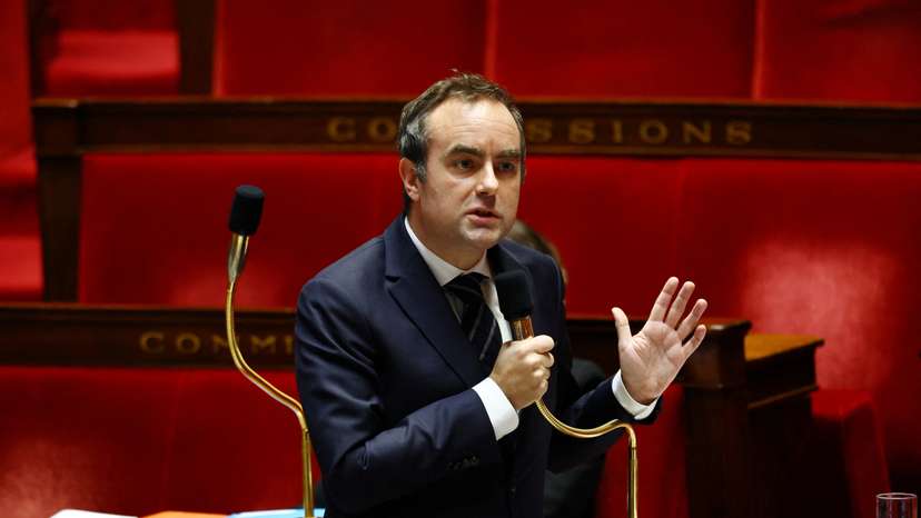 French government faces two no-confidence motions in parliament
