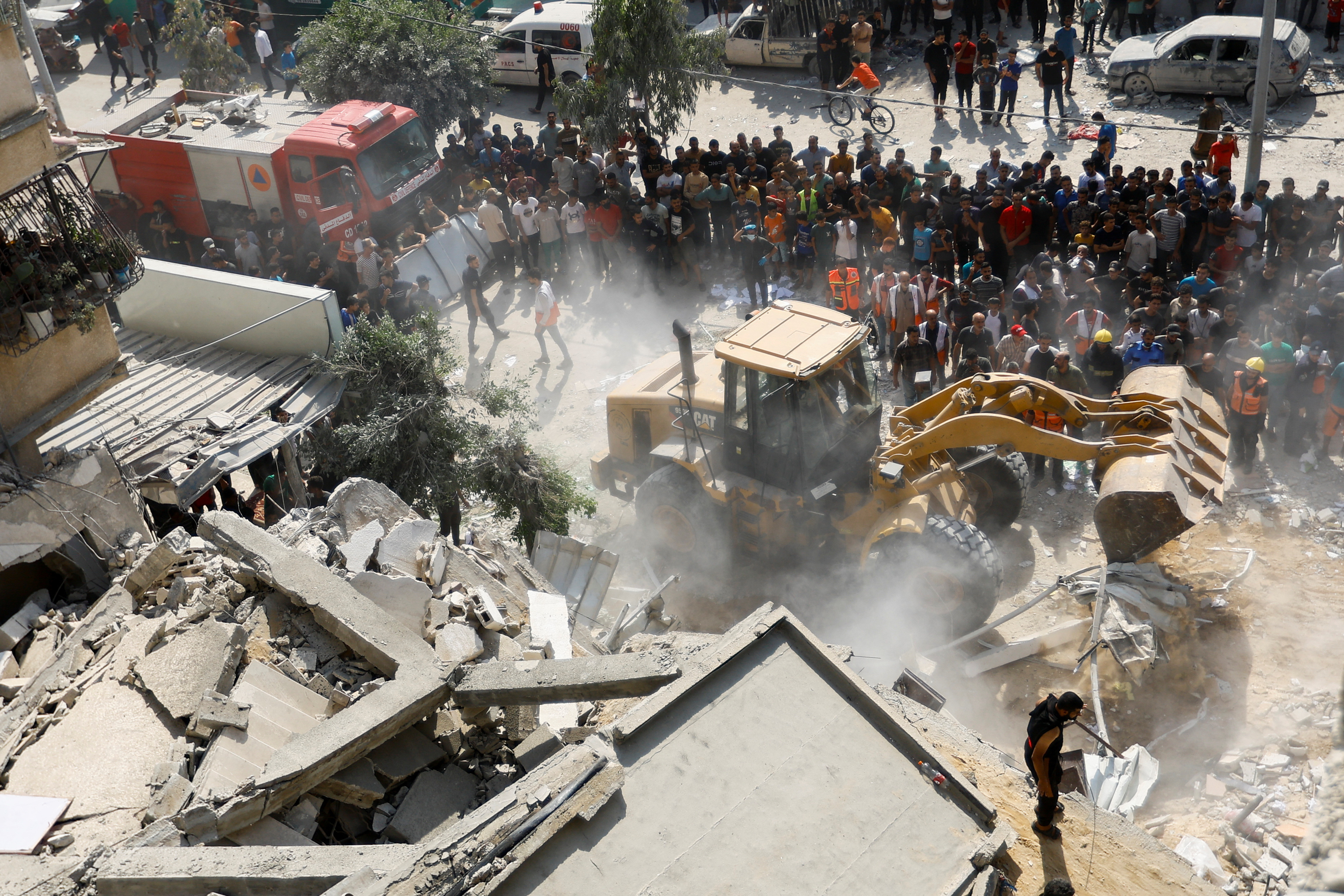 Aftermath of Israeli strikes, in Khan Younis