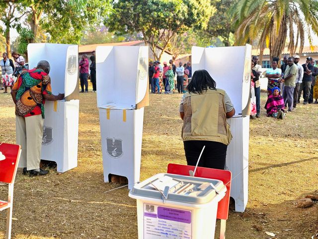 Commissioner Dr Limbikani Sara Kamlongera casts her vote at the Chigoneka centre, in Lilongwe council.