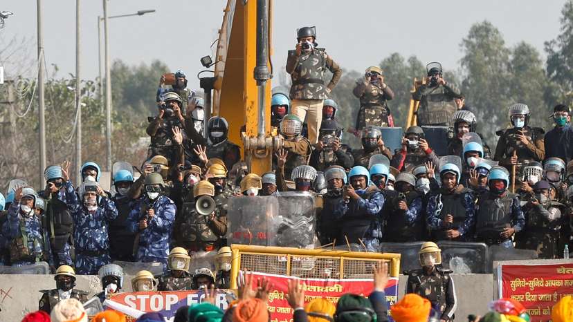 FILE PHOTO: Indian farmers march towards New Delhi to press for better crop prices