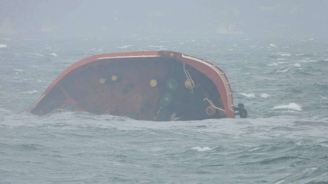 Marine tanker capsizes in the Philippines