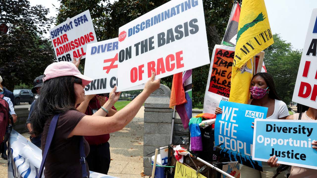 FILE PHOTO: U.S. Supreme Court rejects affirmative action in university admissions
