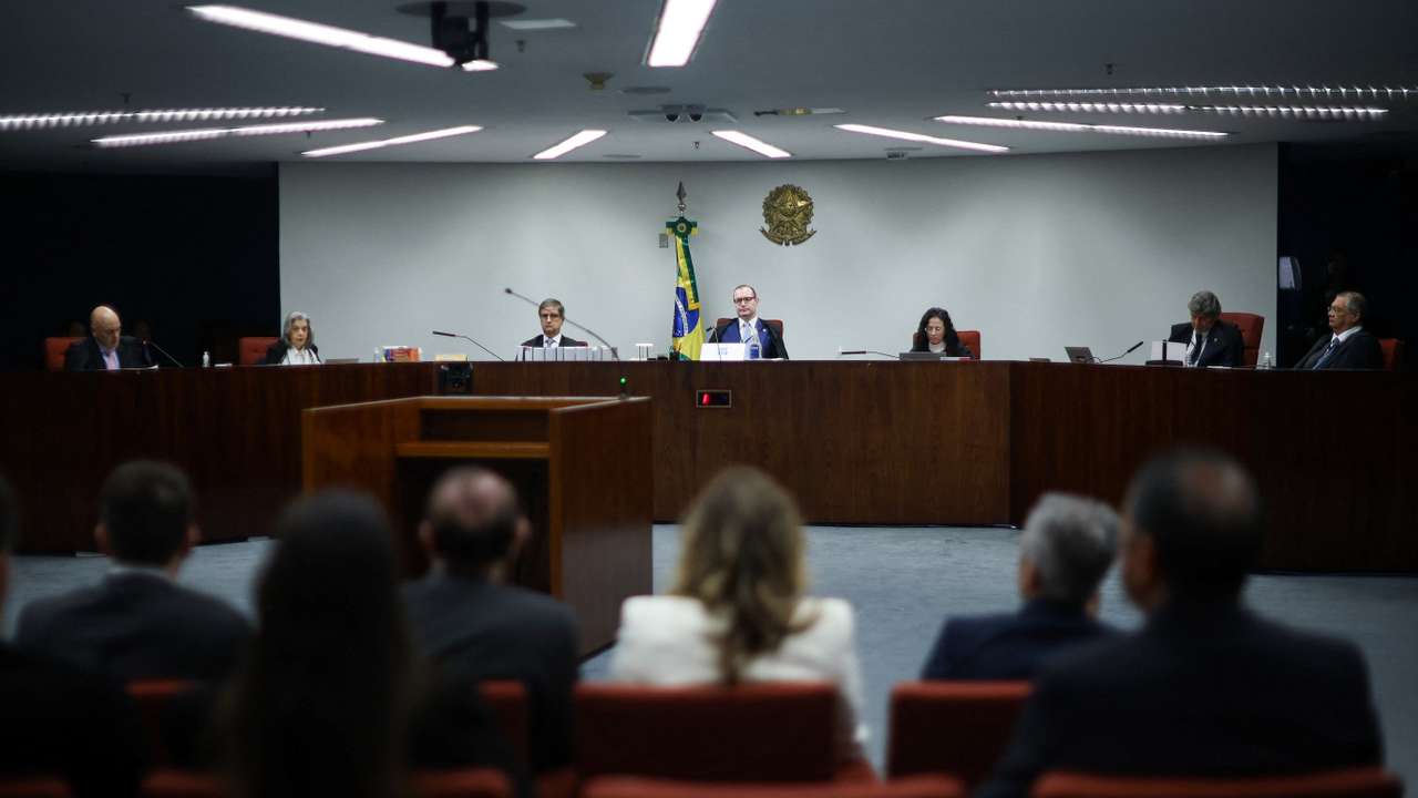 Final phase of former President Bolsonaro's trial continues