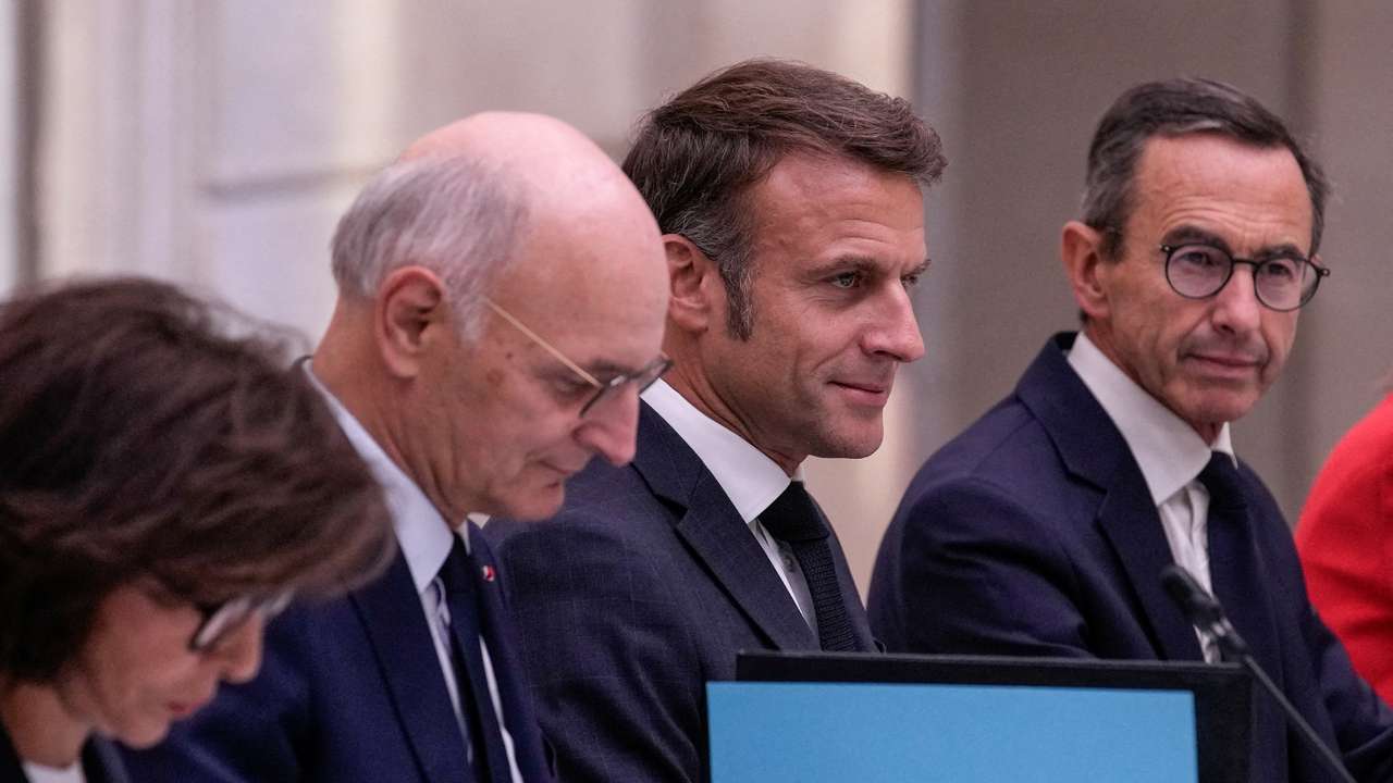 First weekly cabinet meeting at the Elysee Palace