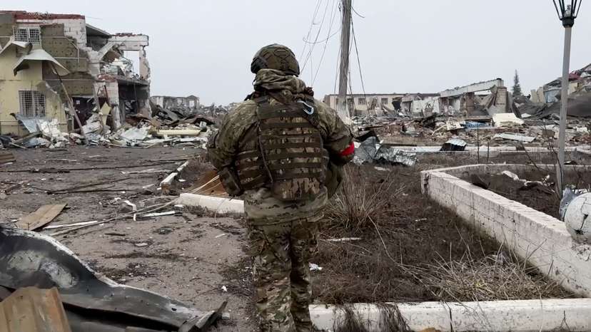 Russian troops advance in Kursk region