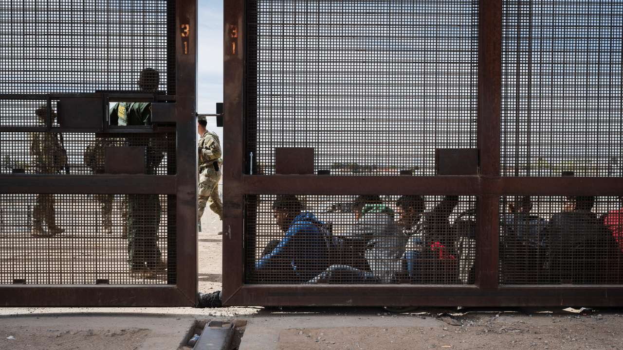 U.S. Supreme Court allows Texas law on suspected illegal immigrants to take effect