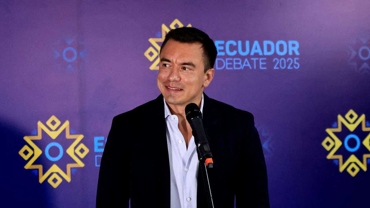 FILE PHOTO: Ecuador’s president Daniel Noboa, who is seeking re-election, addresses the media on the day of a televised presidential debate, in Quito, Ecuador March 23, 2025. REUTERS/Karen Toro/File Photo