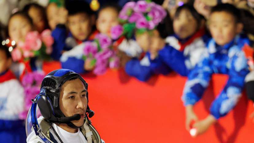 See-off ceremony before the Shenzhou-21 spaceflight mission at Jiuquan Satellite Launch Cente