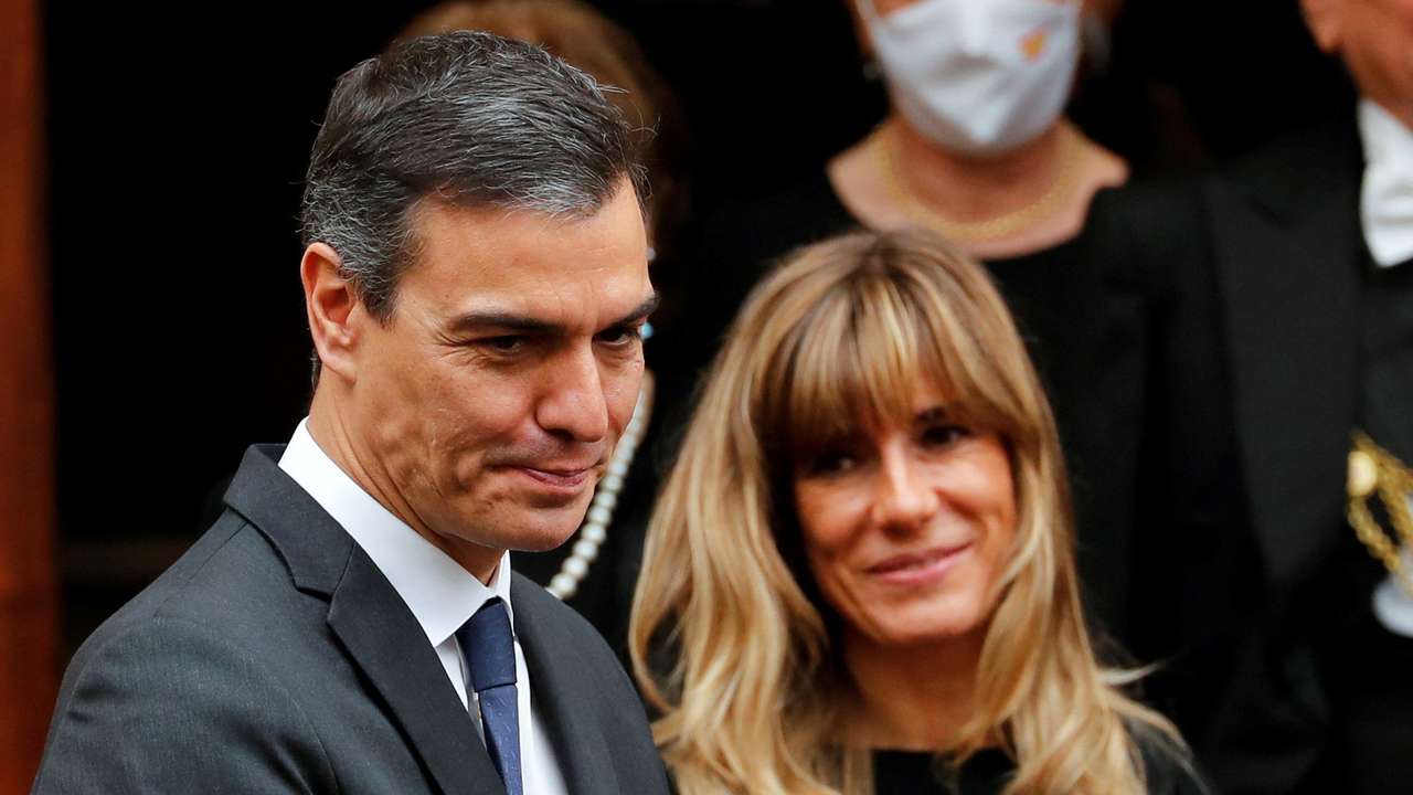 FILE PHOTO: Pope Francis meets Spanish Prime Minister Pedro Sanchez at the Vatican