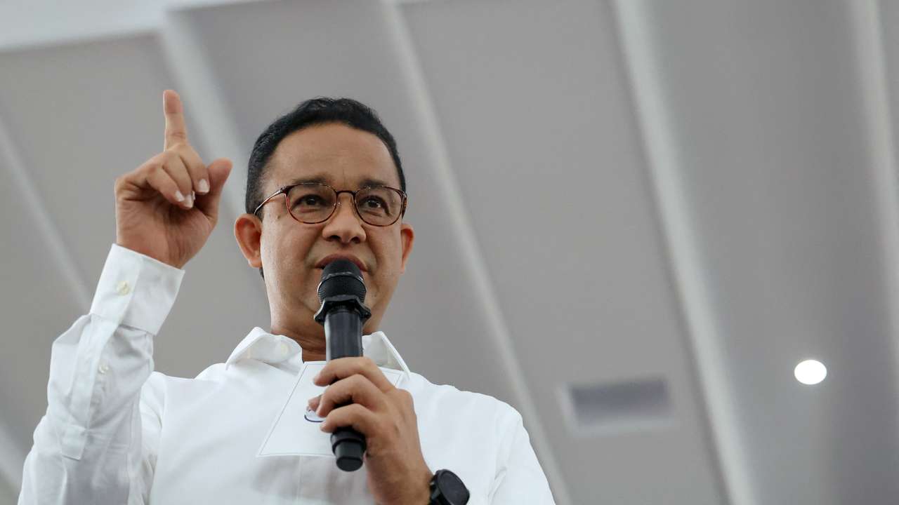 Former Jakarta Governor and presidential candidate Anies Baswedan gestures during his campaign in Ciamis
