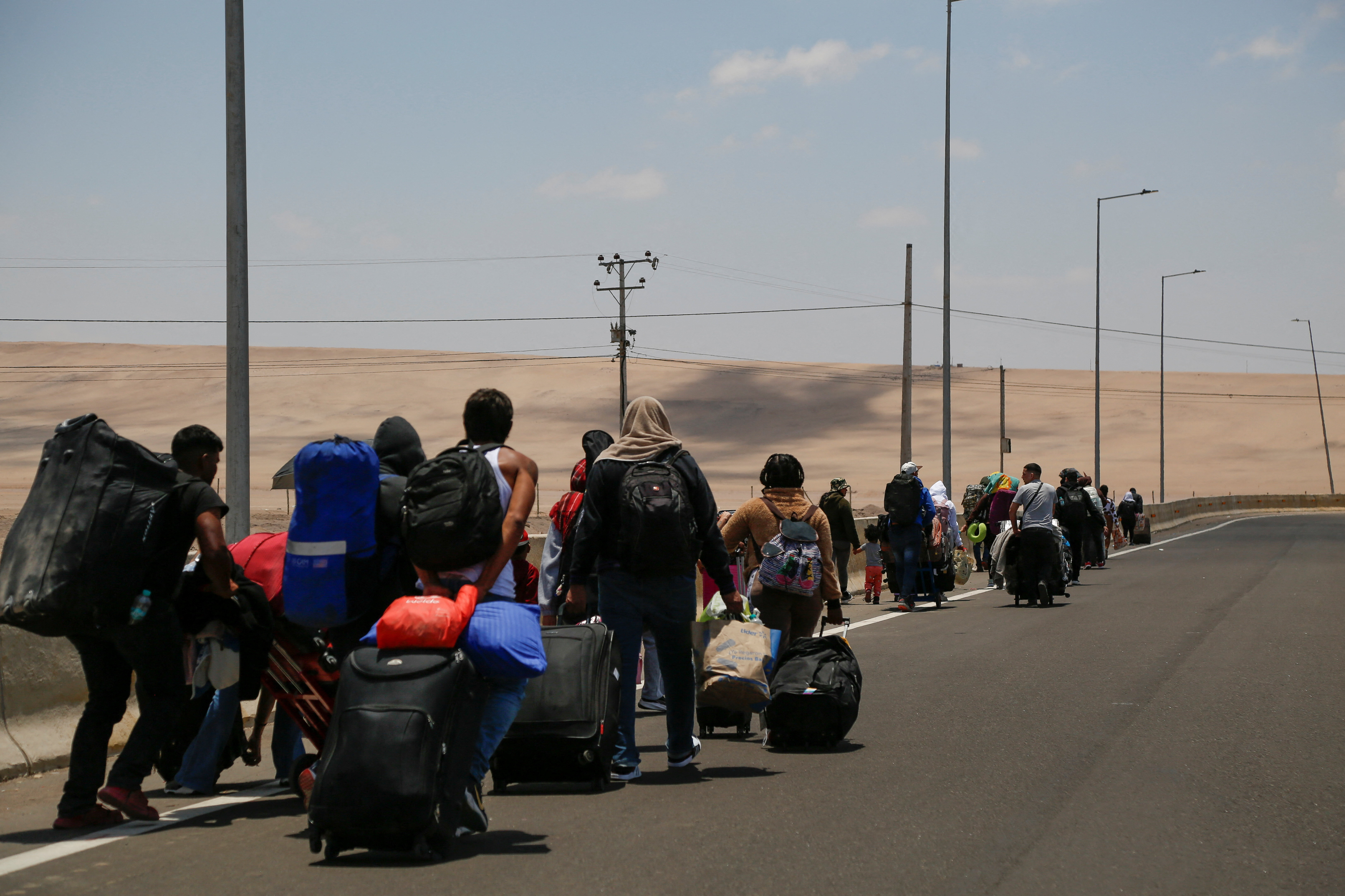 Venezuelan migrants stranded after Peru tightens border security, in Arica