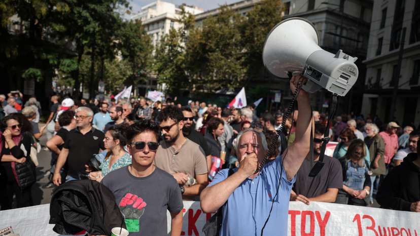 Greek trade unions hold one-day strike to protest extended working hours