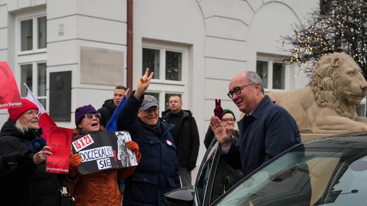 Demonstration in support of Poland's new cabinet, in Warsaw