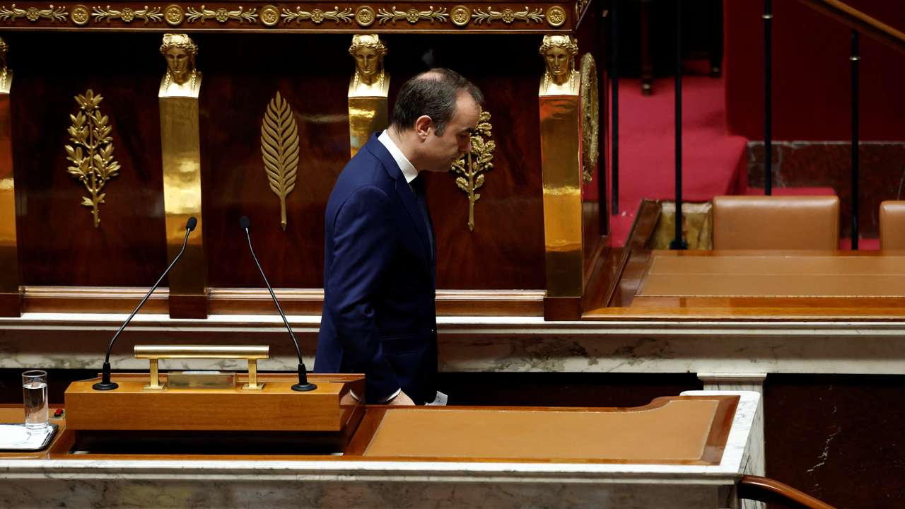 French parliament debates and votes two no-confidence motions against the new government