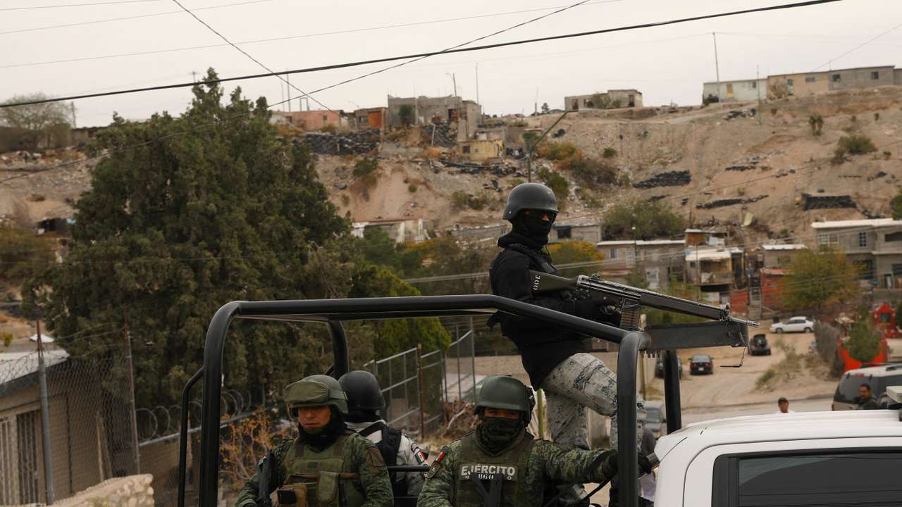 Photojournalist Ismael Villagomez Tapia of the local newspaper El Heraldo de Juarez was shot dead by unknown assailants, according to local media, in Ciudad Juarez