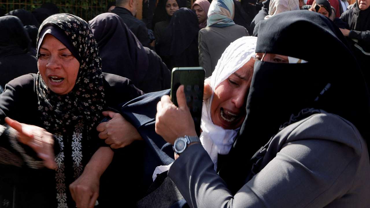 Palestinians mourn medics in Khan Younis