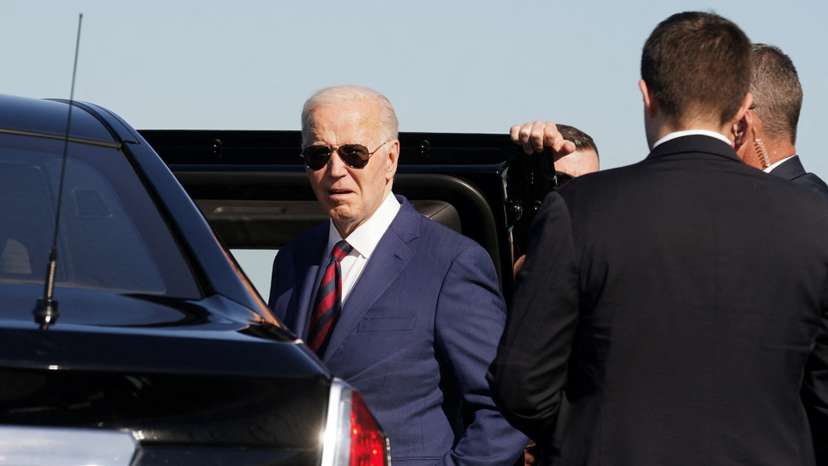 Biden arrives in Seattle