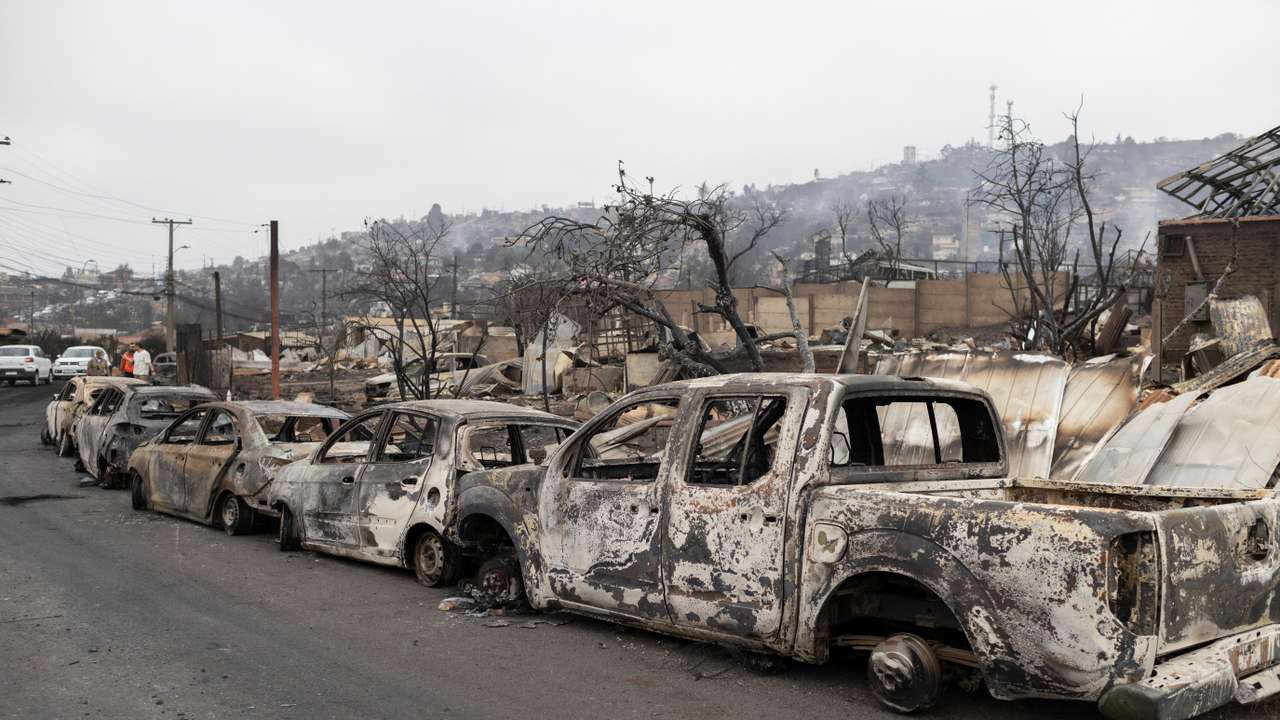 Raging forest fires turn deadly in Chile