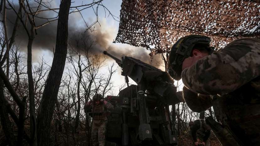 FILE PHOTO: Ukrainian servicemen fire a self-propelled howitzer towards Russian troopsn near the front line town of Pokrovsk