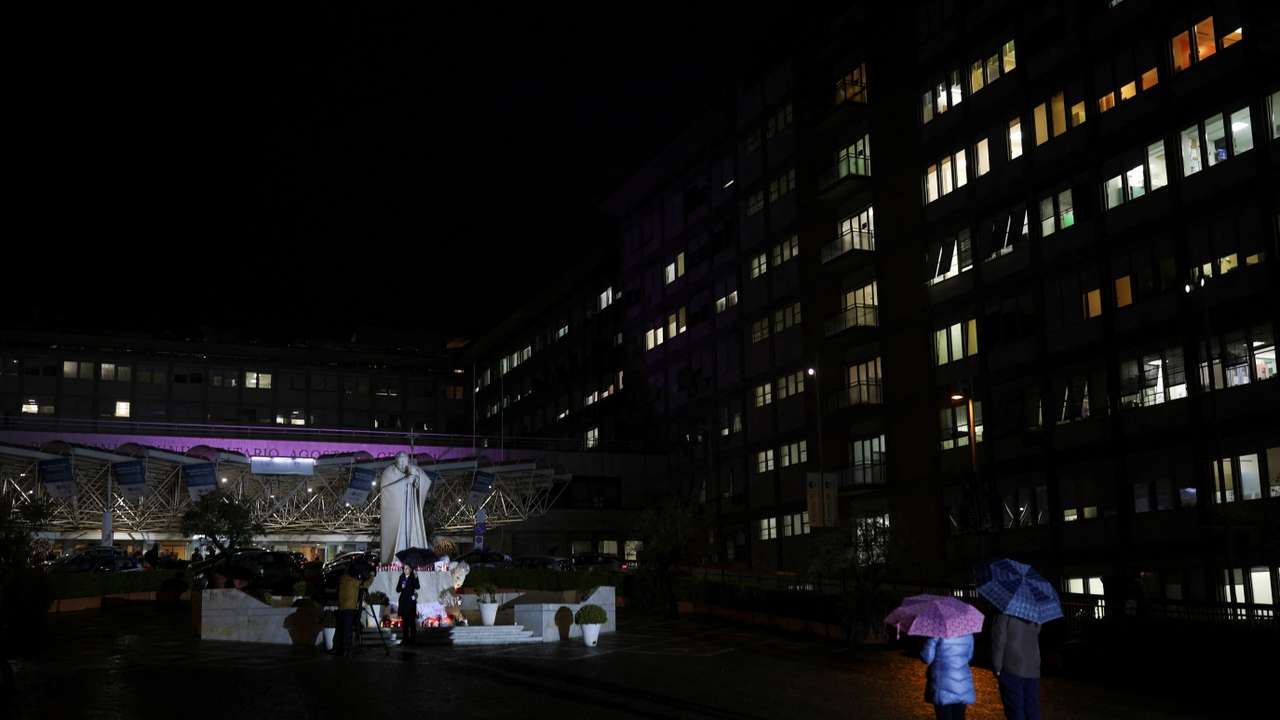Pope Francis continues treatment at Gemelli Hospital, in Rome