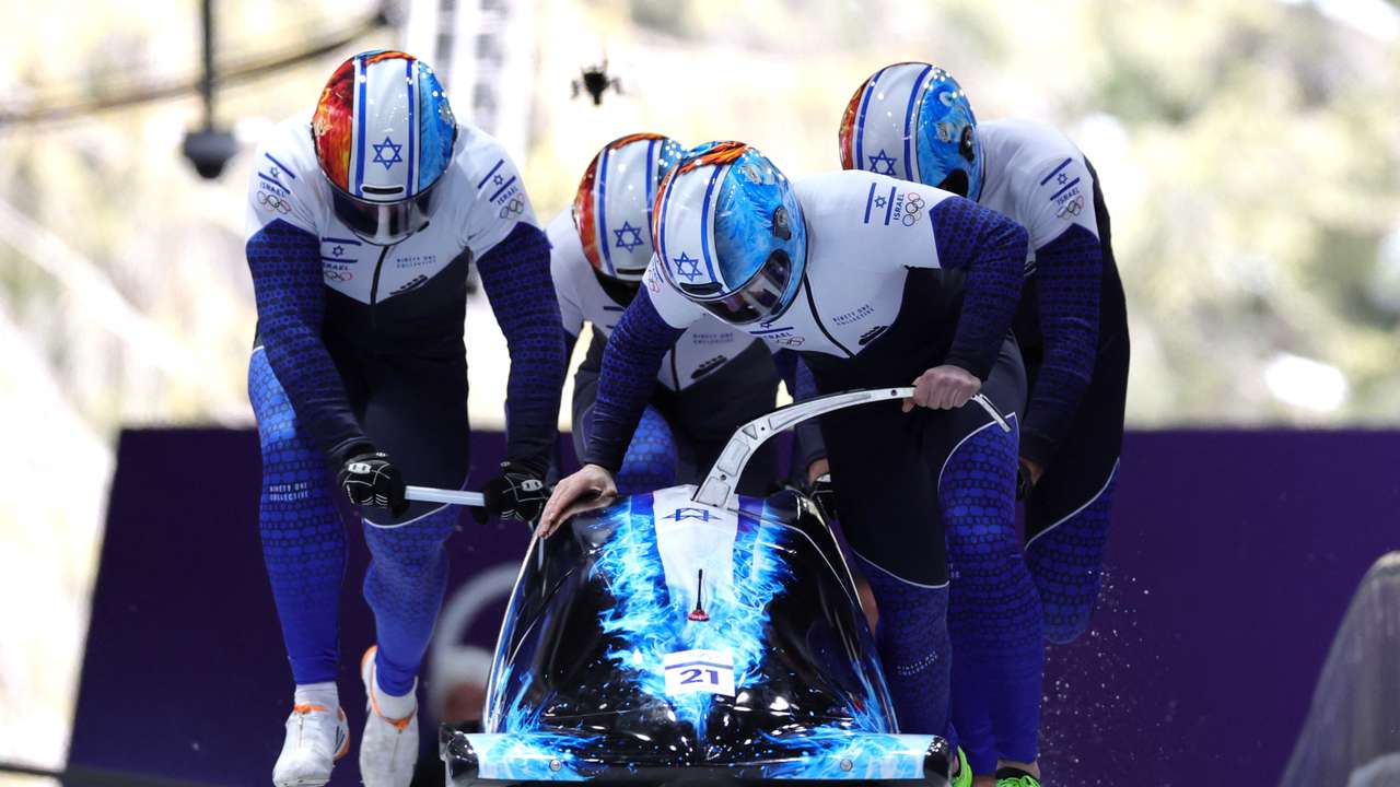 Bobsleigh - 4-man Heat 1