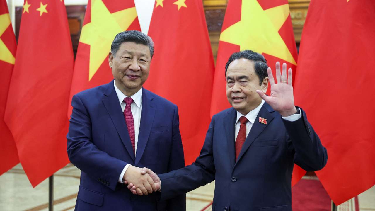 Chinese President Xi Jinping visits Vietnam