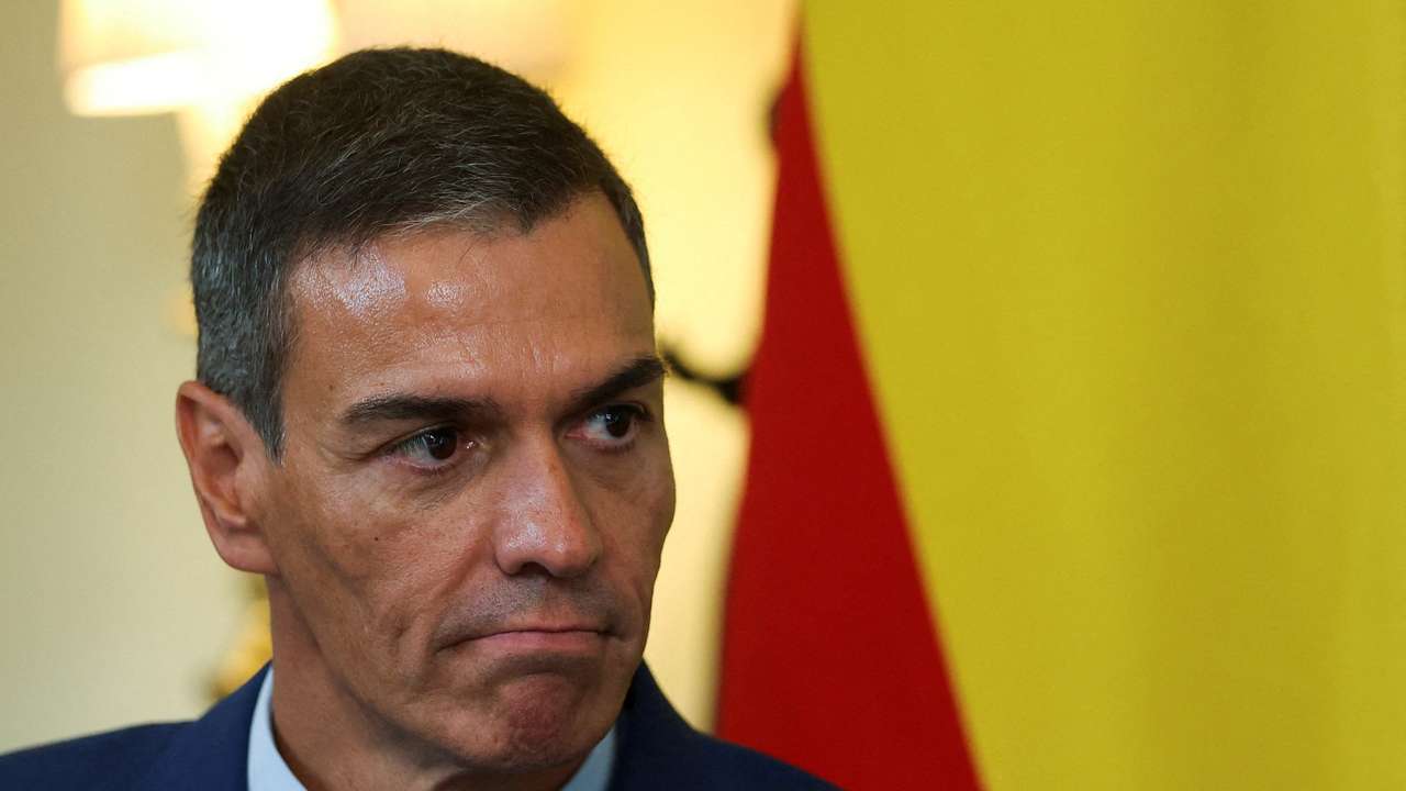 FILE PHOTO: Spanish PM visits London and meets UK PM Starmer