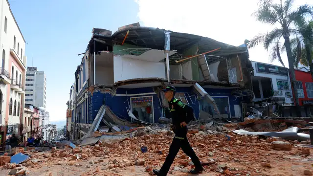 Powerful 7.4-magnitude earthquake strikes Colombia