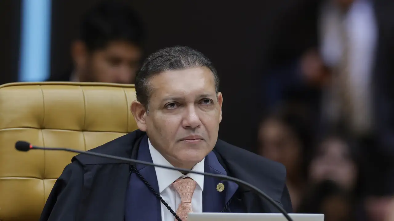 Ministro Nunes Marques na sessão plenária do STF