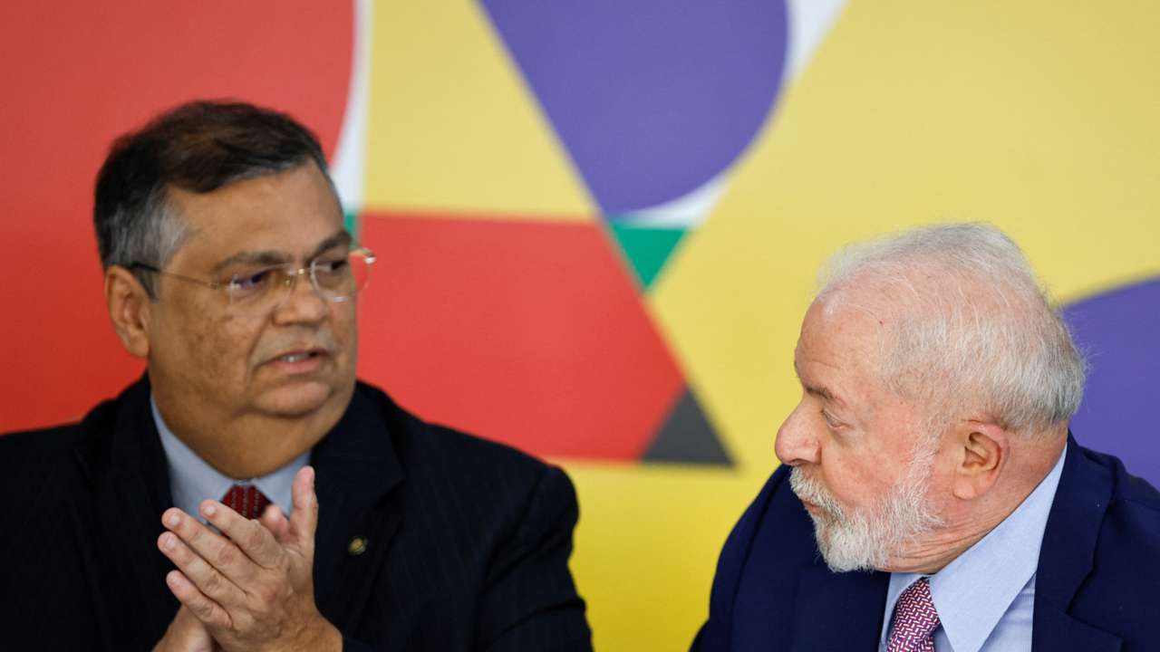 Brazil's president Luiz Inacio Lula da Silva and Brazil's Minister of Justice Flavio Dino look at each other during a press conference in Brasilia