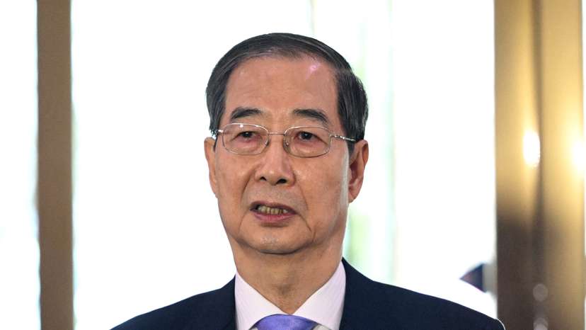FILE PHOTO: South Korean Prime Minister Han Duck-soo speaks to the media as he arrives at the Government Complex in Seoul