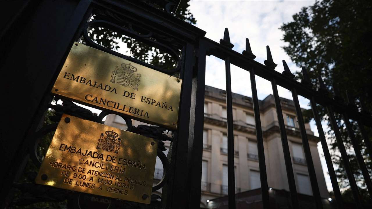 Spain recalls ambassador after Argentina's Milei calls PM's wife 'corrupt'