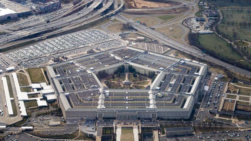 FILE PHOTO: U.S. news outlets reject Pentagon press access policy