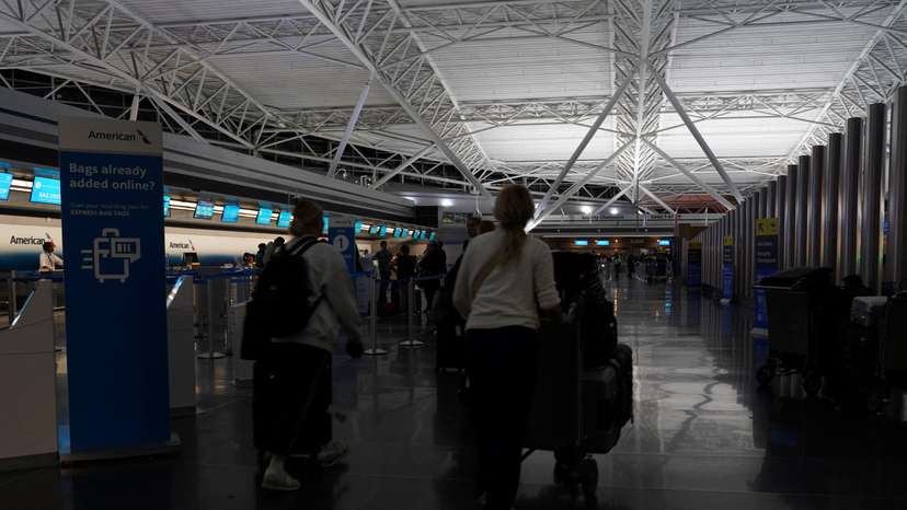 Trump reinstates U.S. travel ban, bars citizens of 12 countries