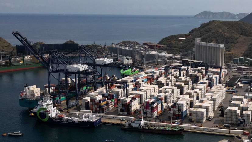 AFP__20260428__A96W2T9__v1__HighRes__ColombiaEconomyTransportTradePortFeature