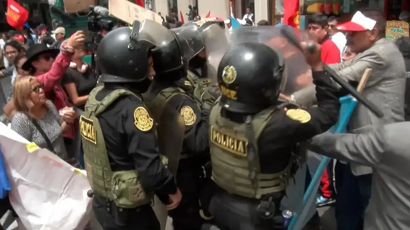 Peru Workers Rally Against Fujimori Decree Powers