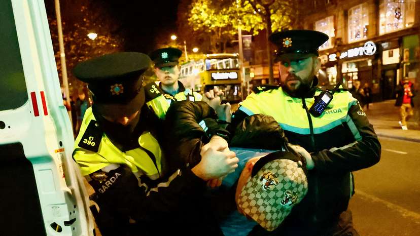 Riots erupt in Dublin after school children stabbed