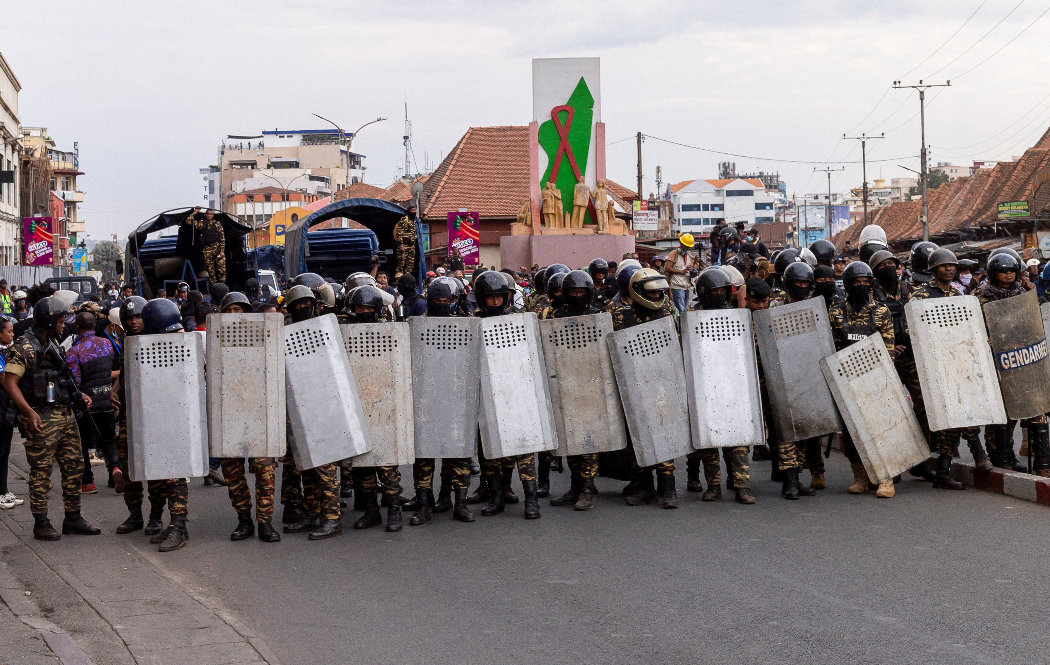 Madagascar protesters return to streets despite move to dissolve government