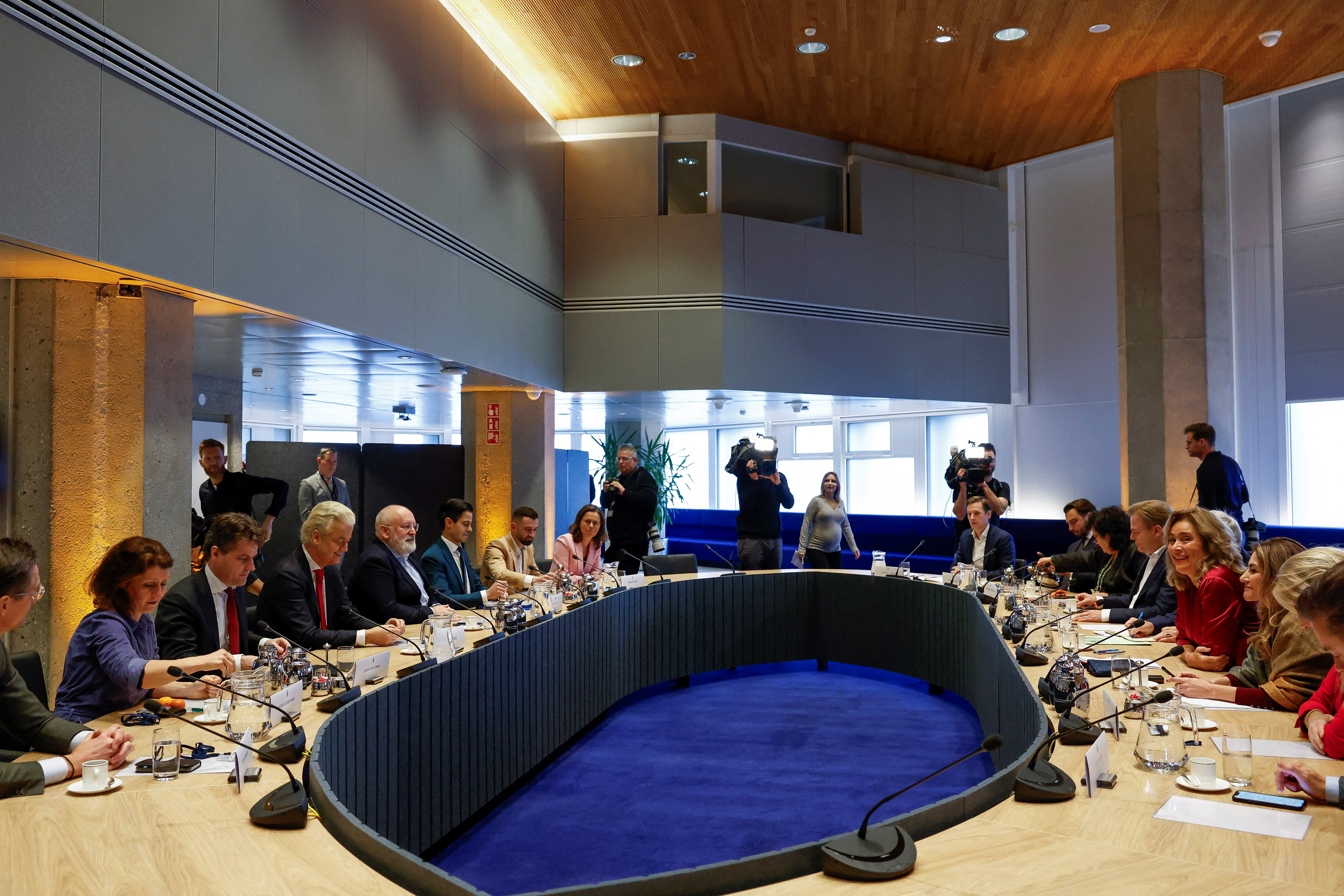 Dutch politicians meet after election to start coalition talks