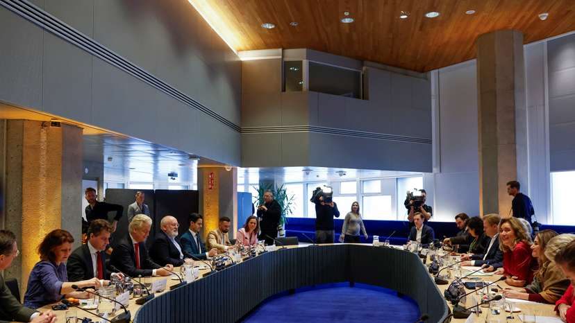 Dutch politicians meet after election to start coalition talks