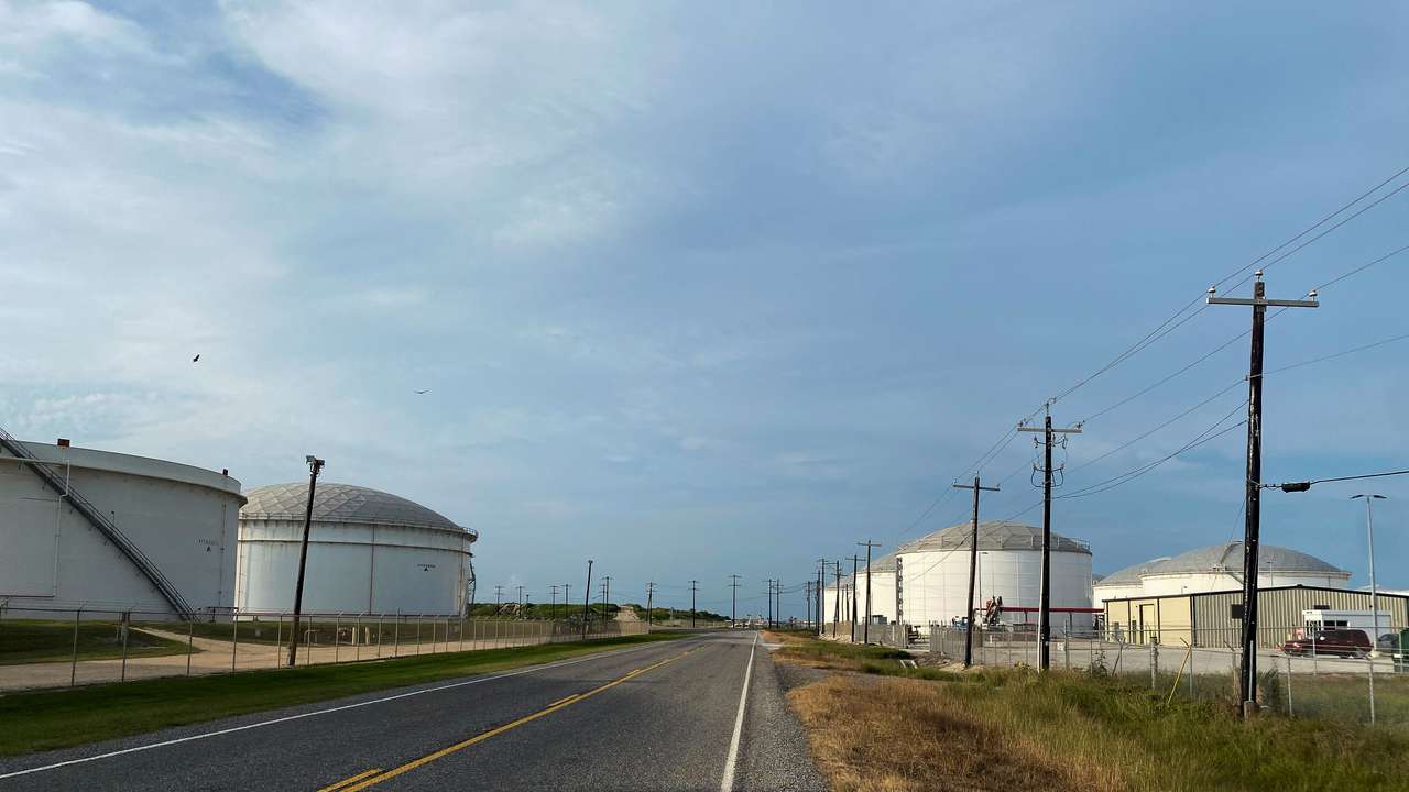 Gibson Energy to buy Buckeye Partners' South Texas Gateway oil terminal