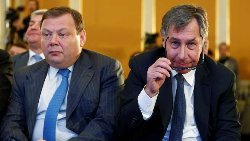 FILE PHOTO: Businessmen Petr Aven (R) and Mikhail Fridman attend the Week of Russian Business in Moscow in 2017