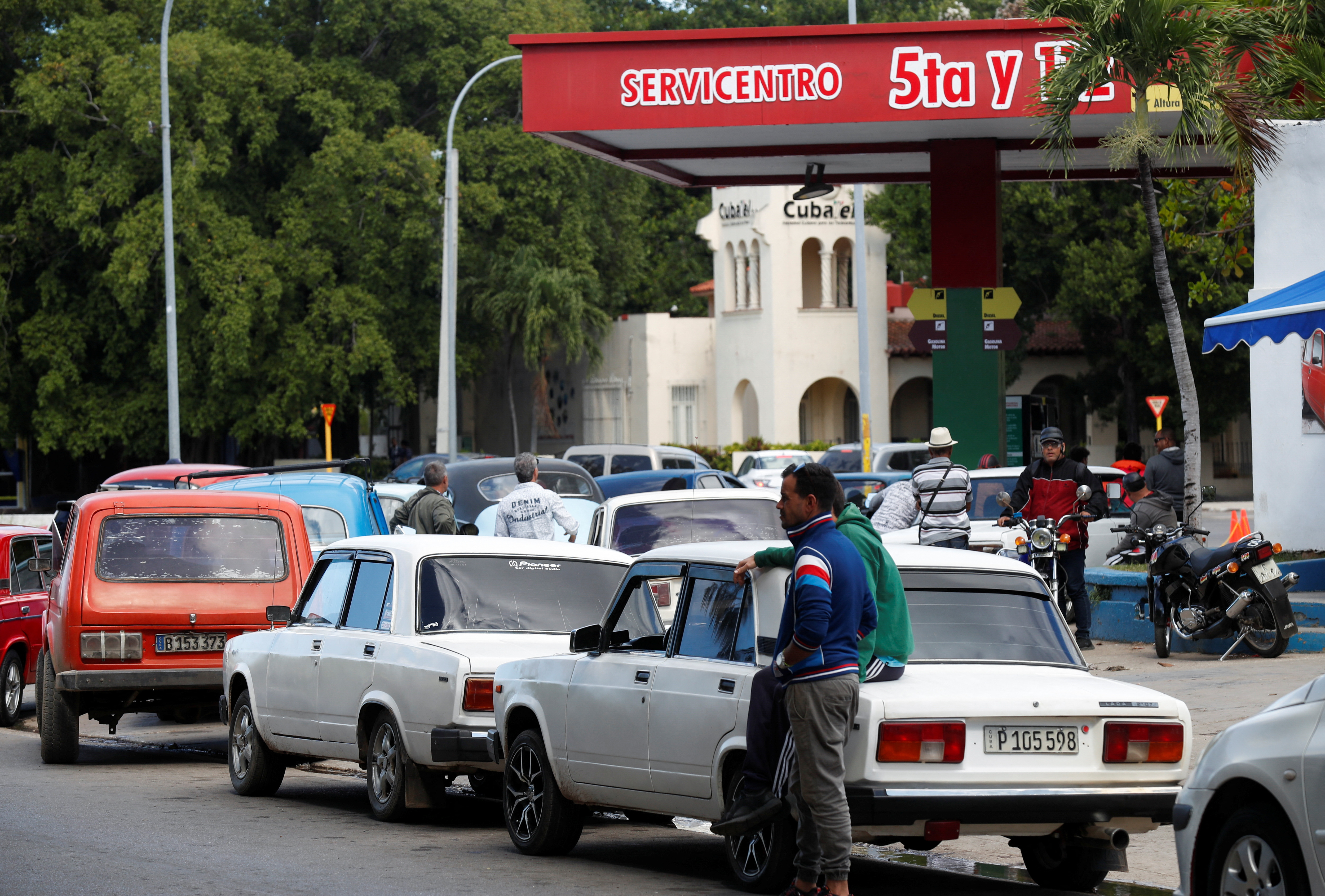 Cuba delays fuel price hike