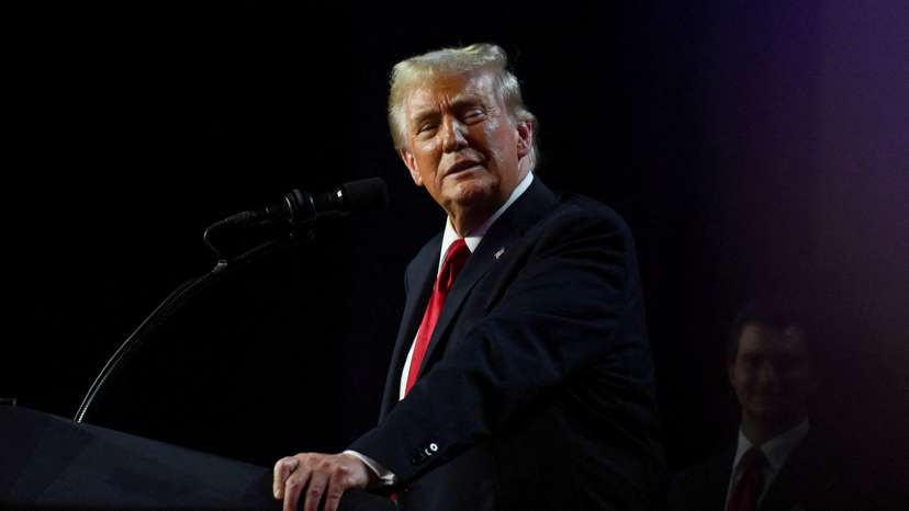 FILE PHOTO: The Wider Image - Behind the curtains: scenes from the US election