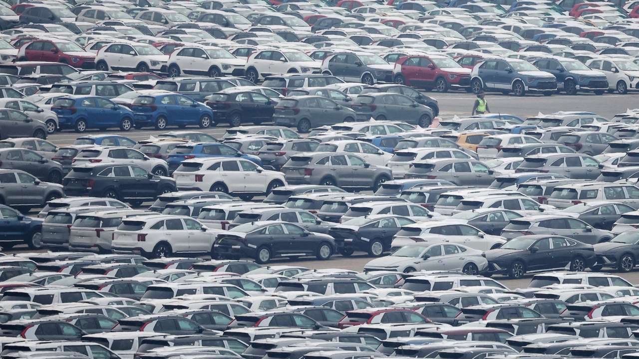 FILE PHOTO: South Korea to ready support for business in response to U.S. tariffs