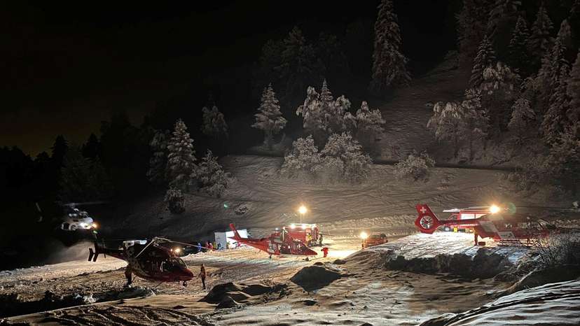 Rescue operation after six touring skiers went missing, in Evolene