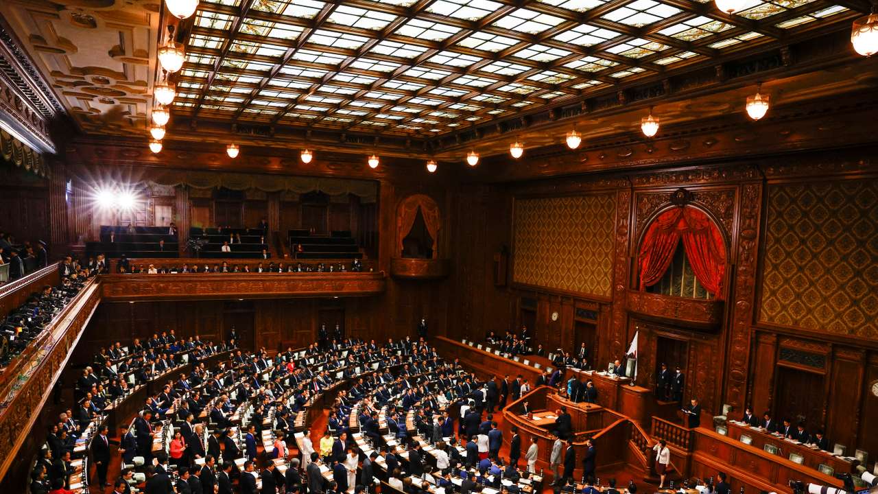 Japan's parliament votes to elect new prime minister