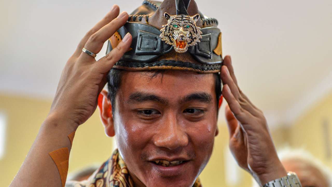 Indonesian vice-presidential candidate Gibran Rakabuming Raka, who is the eldest son of Indonesian President Joko Widodo, gestures during his campaign rally in Sumedang